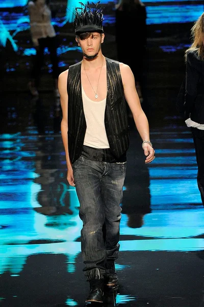 Look 49